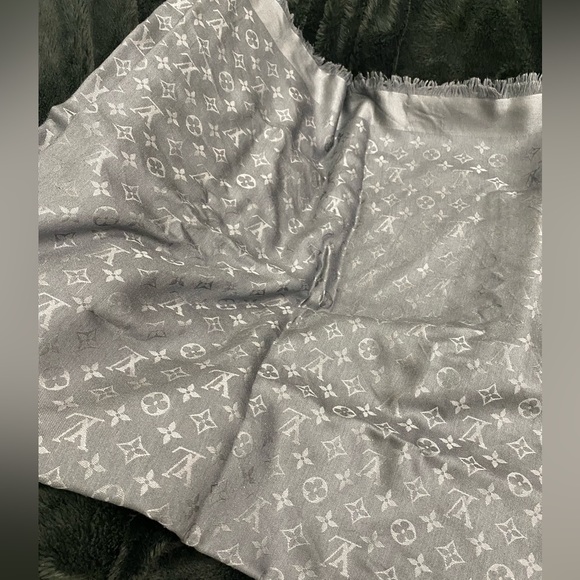 Valentino shine shawl - Picture 7 of 7